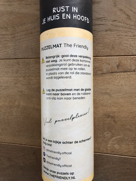 puzzelmat_the_friendly_tekst_op_kartonnen_buis